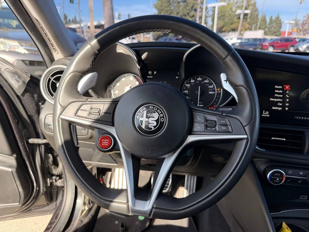 Thumbnail: 2017 Alfa Romeo Giulia - 2