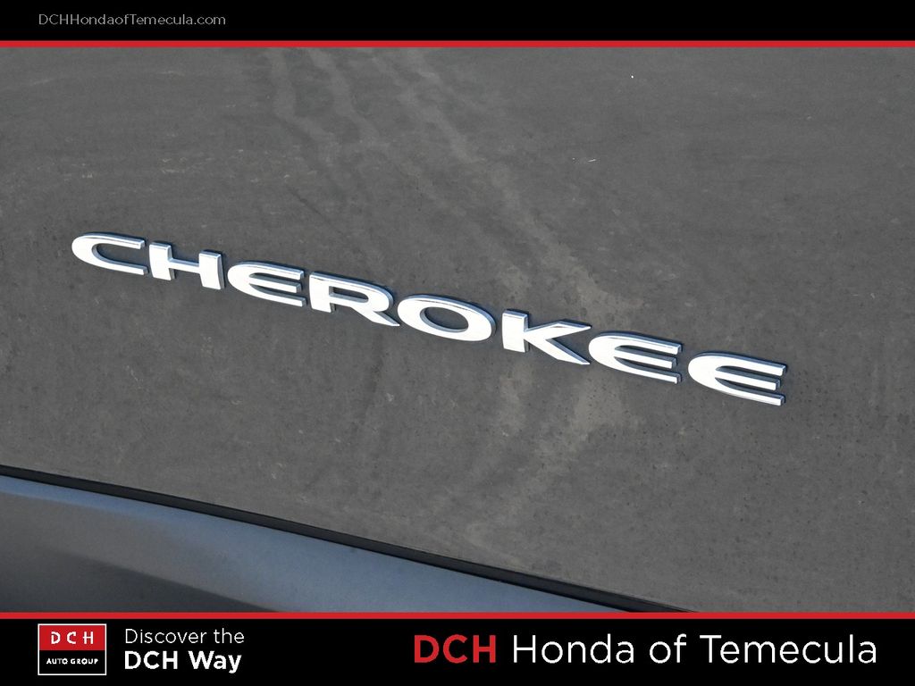 Thumbnail: 2016 Jeep Cherokee - 6