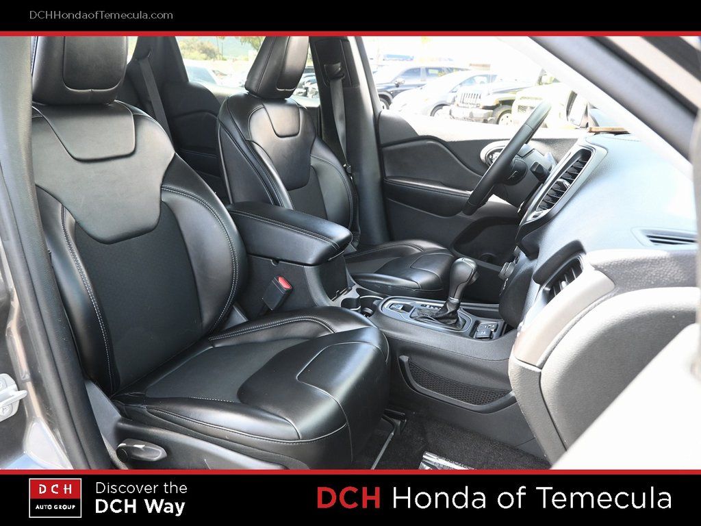 Thumbnail: 2019 Jeep Cherokee - 10