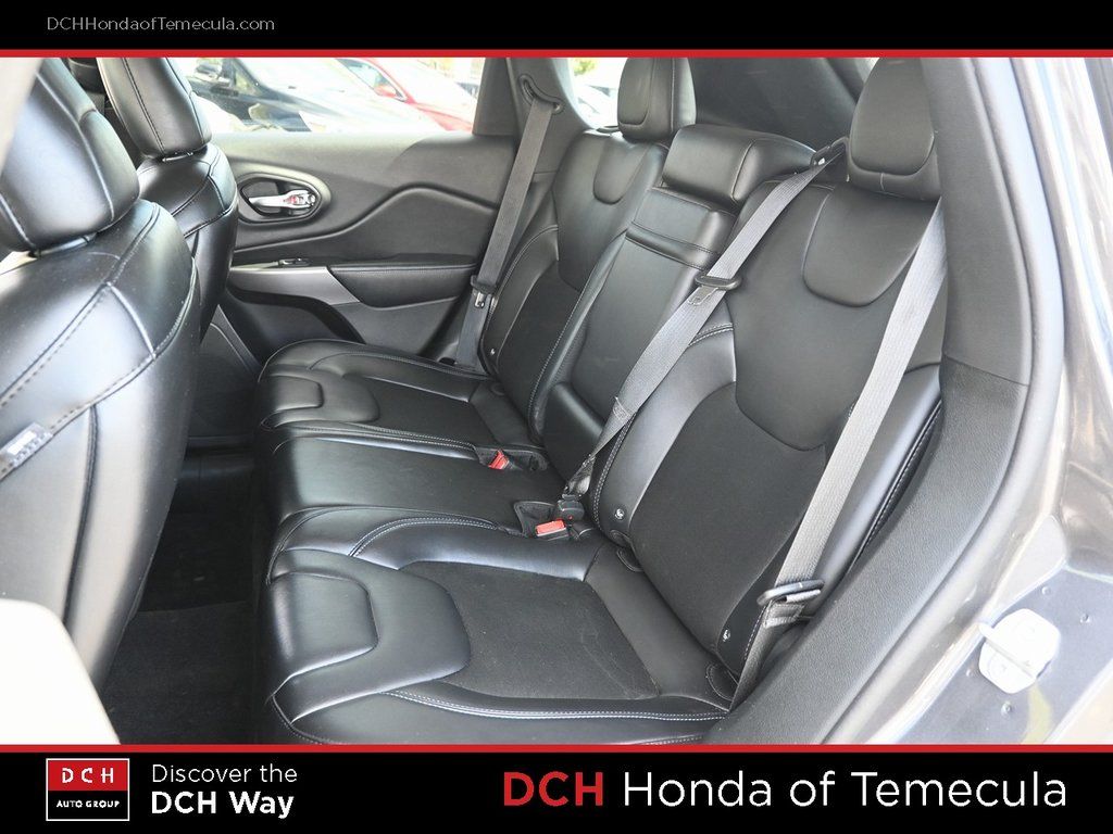 Thumbnail: 2019 Jeep Cherokee - 11