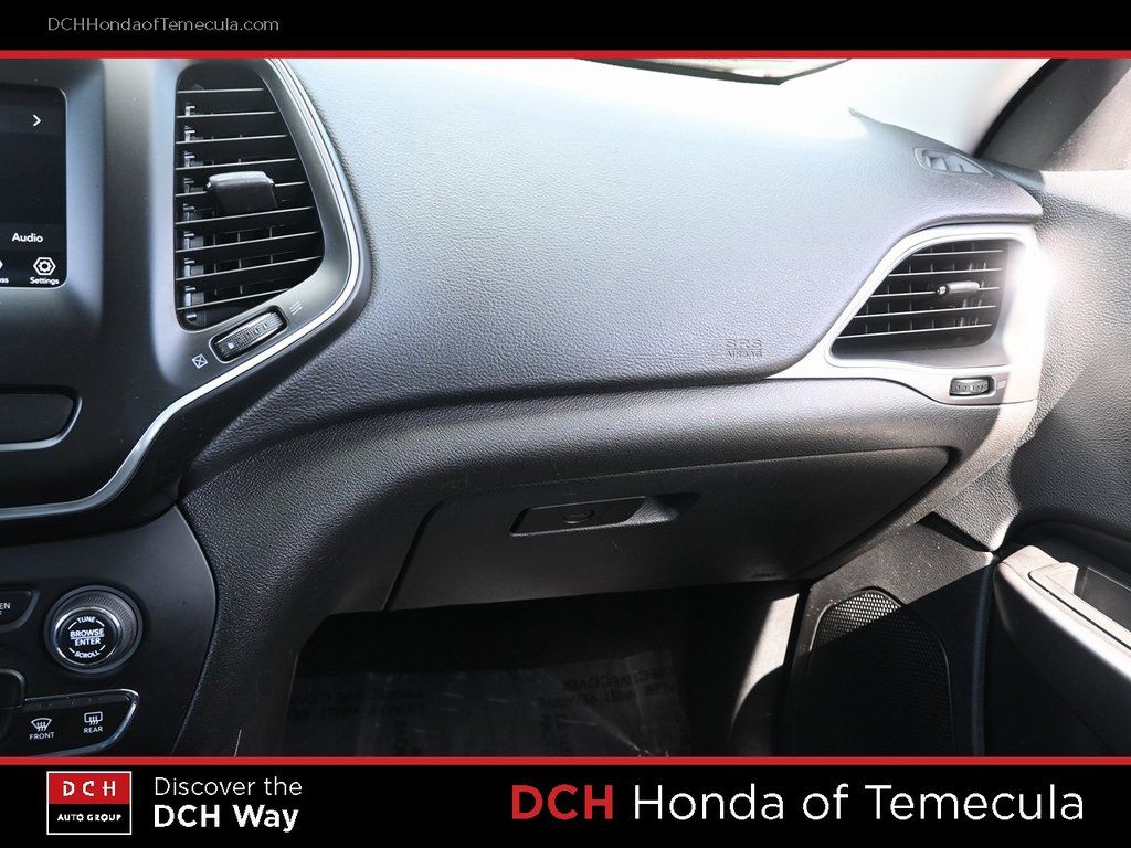 Thumbnail: 2019 Jeep Cherokee - 21