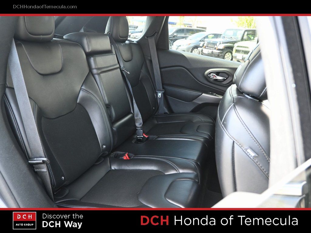 Thumbnail: 2019 Jeep Cherokee - 25