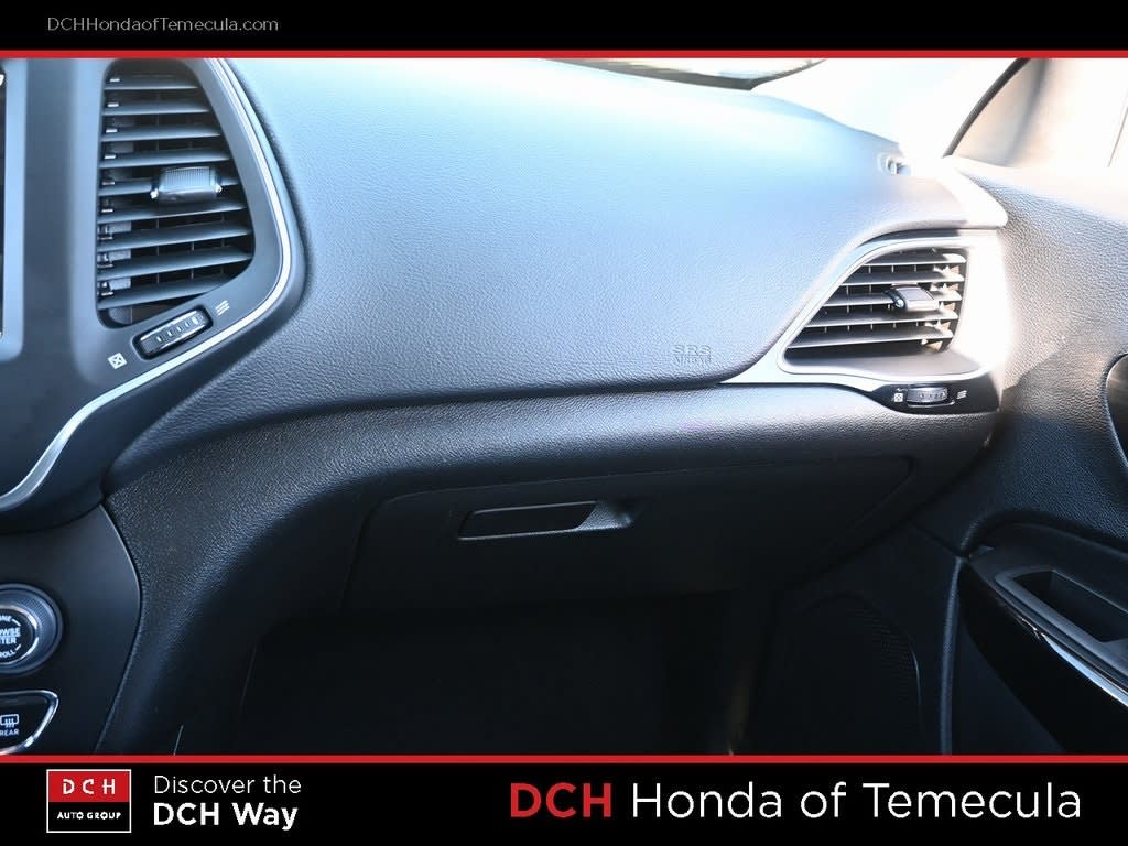 Thumbnail: 2023 Jeep Cherokee - 21