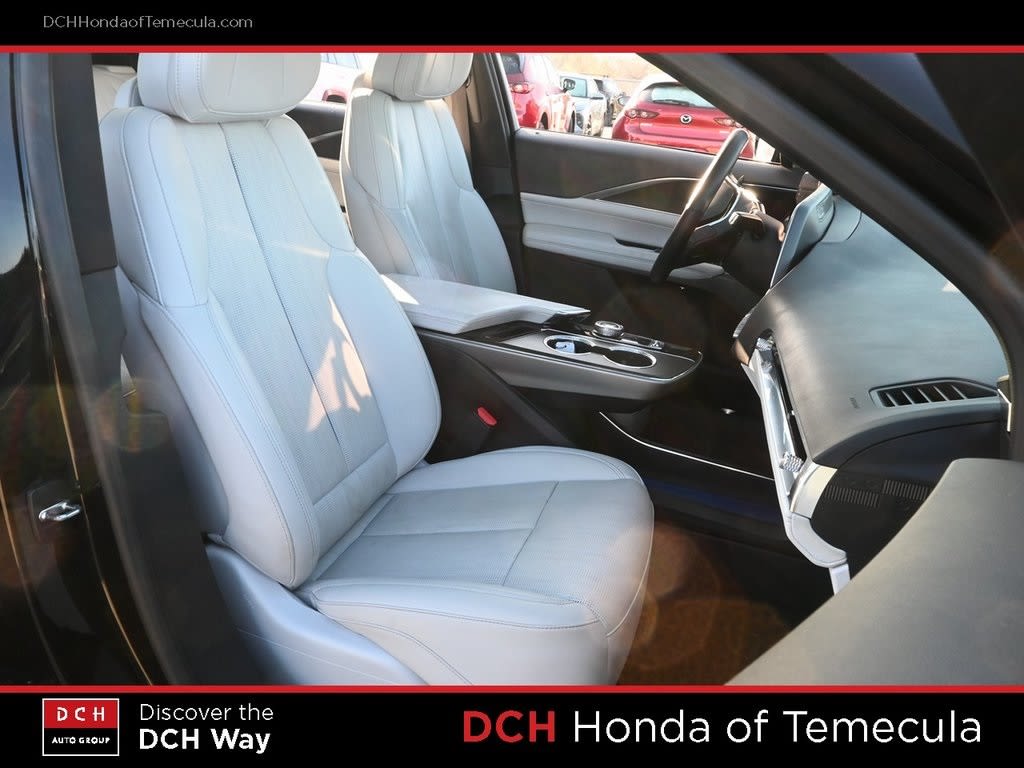 Thumbnail: 2024 Cadillac Lyriq - 8