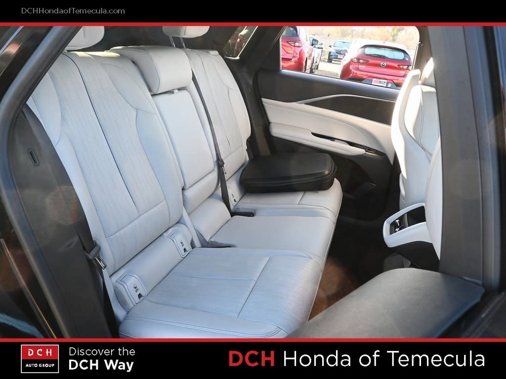 Thumbnail: 2024 Cadillac Lyriq - 23