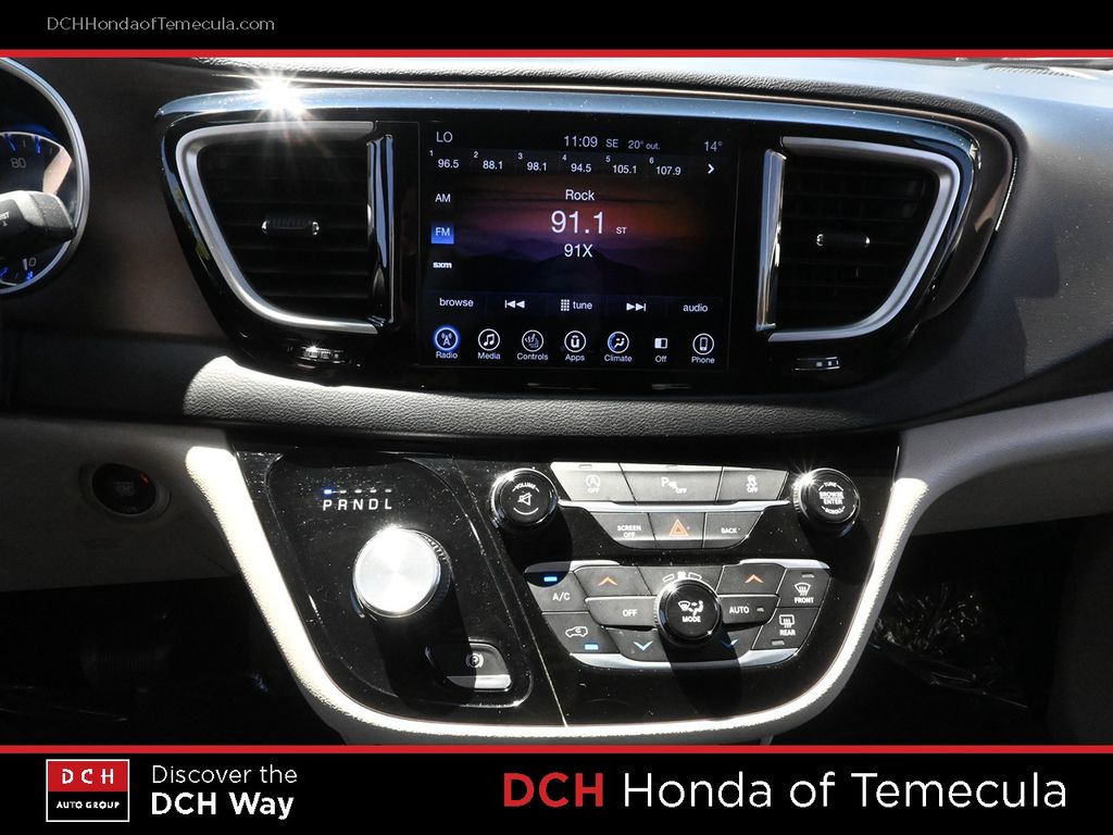 Thumbnail: 2017 Chrysler Pacifica - 11