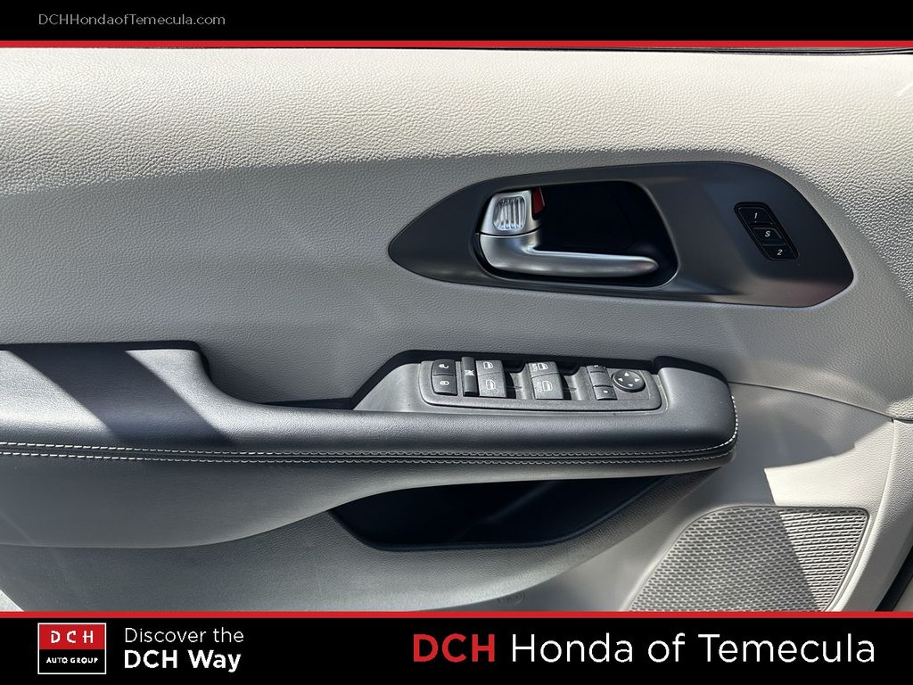 Thumbnail: 2023 Chrysler Pacifica - 22