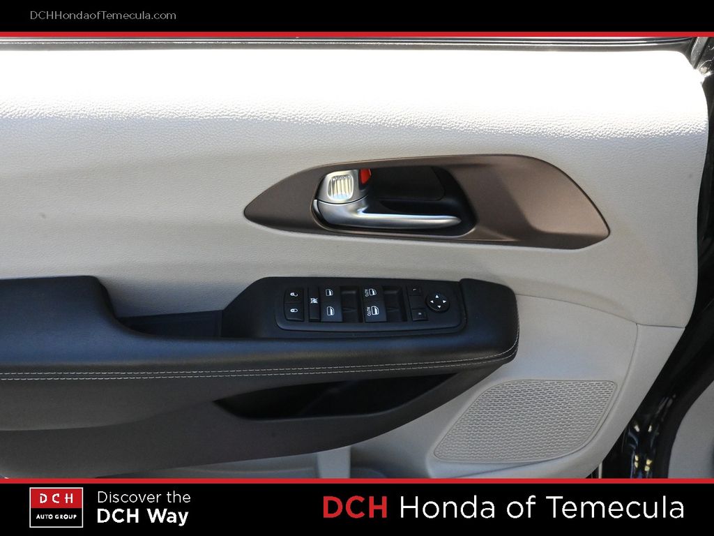 Thumbnail: 2023 Chrysler Voyager - 22