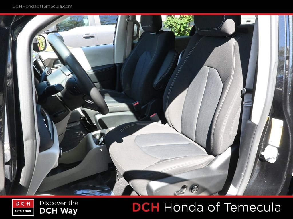 Thumbnail: 2023 Chrysler Voyager - 9
