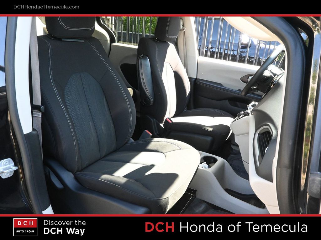 Thumbnail: 2023 Chrysler Voyager - 10