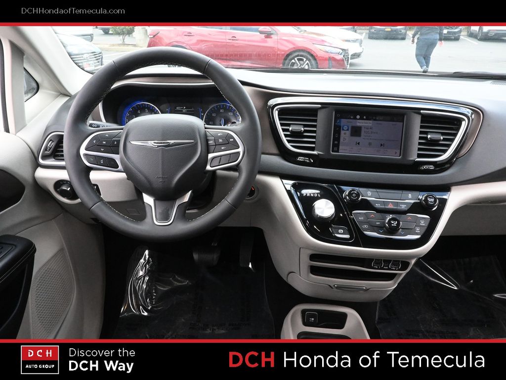 Thumbnail: 2022 Chrysler Voyager - 2