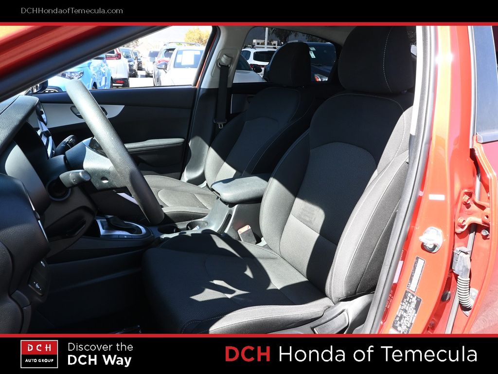 Thumbnail: 2023 Kia Forte - 9