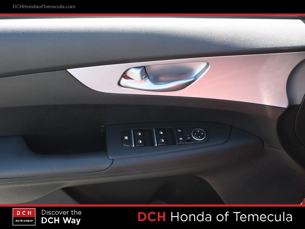 Thumbnail: 2023 Kia Forte - 22