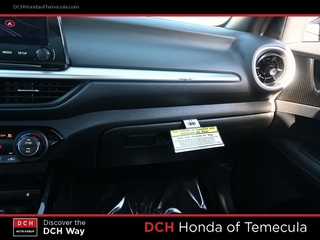 Thumbnail: 2023 Kia Forte - 21