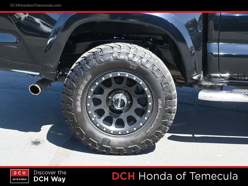 Thumbnail: 2019 Toyota Tacoma - 7