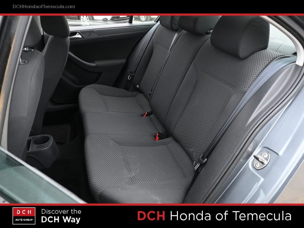 Thumbnail: 2011 Volkswagen Jetta - 10