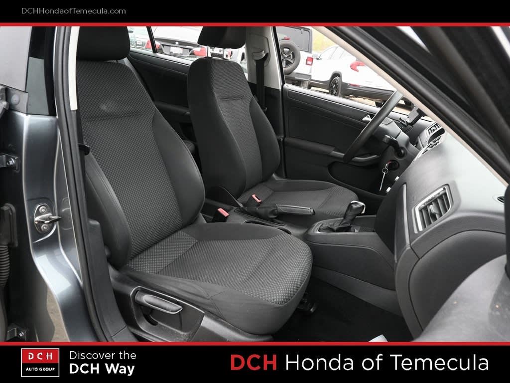 Thumbnail: 2011 Volkswagen Jetta - 9