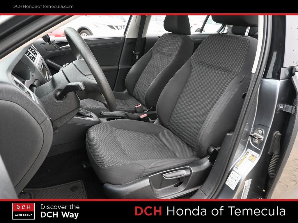 Thumbnail: 2011 Volkswagen Jetta - 8