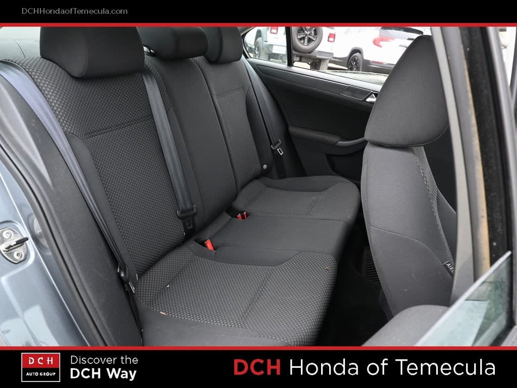 Thumbnail: 2011 Volkswagen Jetta - 22