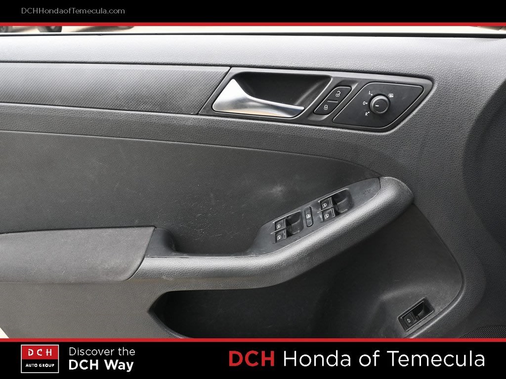 Thumbnail: 2011 Volkswagen Jetta - 20