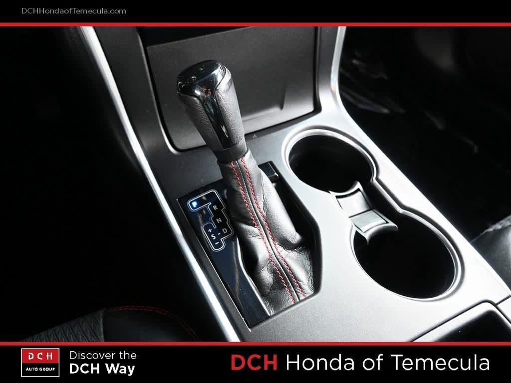 2015 Toyota Camry SE 13