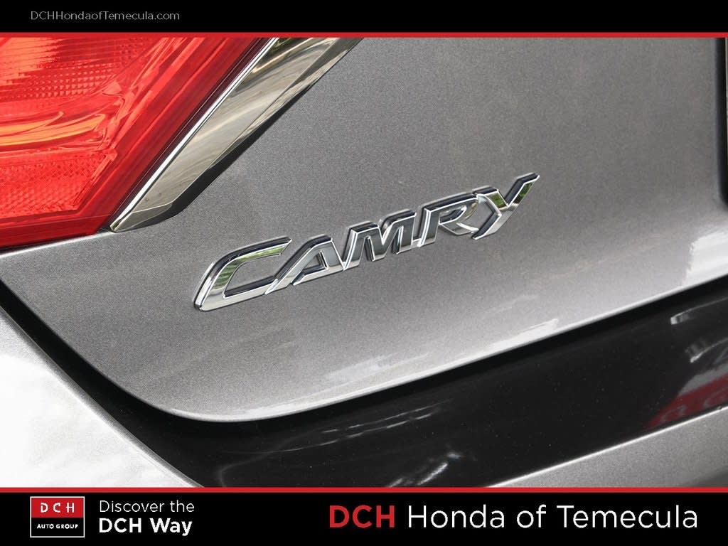 2015 Toyota Camry SE 6