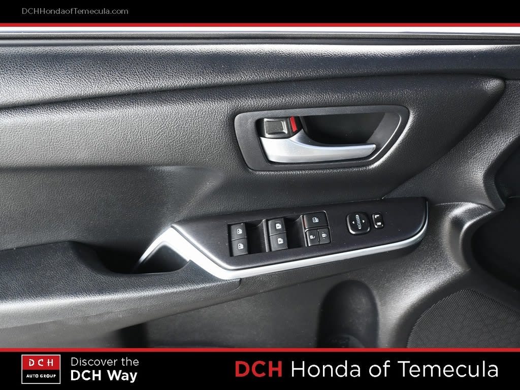 2015 Toyota Camry SE 22