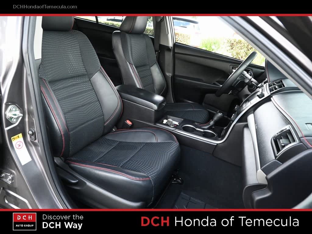 2015 Toyota Camry SE 10