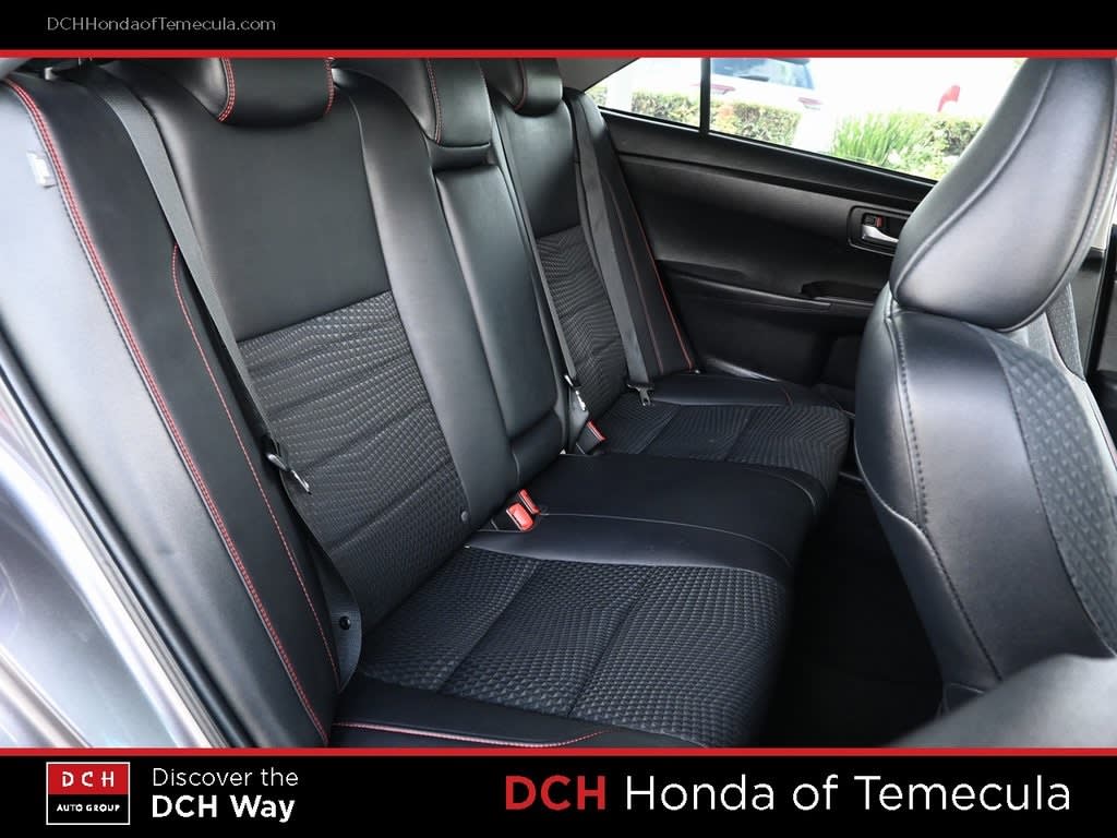 2015 Toyota Camry SE 24