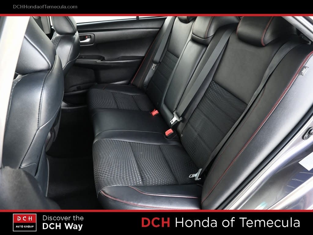 2015 Toyota Camry SE 11