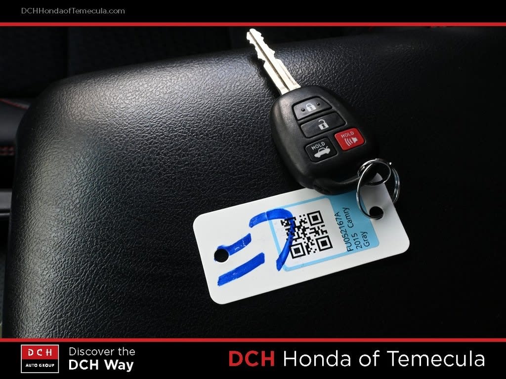 2015 Toyota Camry SE 16