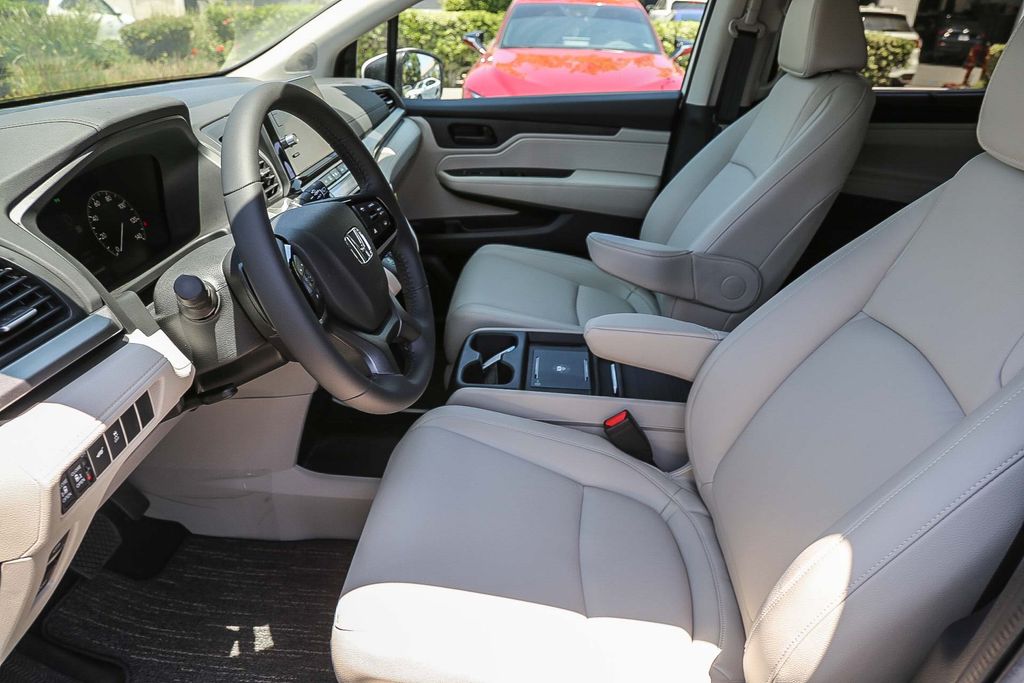 Thumbnail: 2026 Honda Odyssey - 10