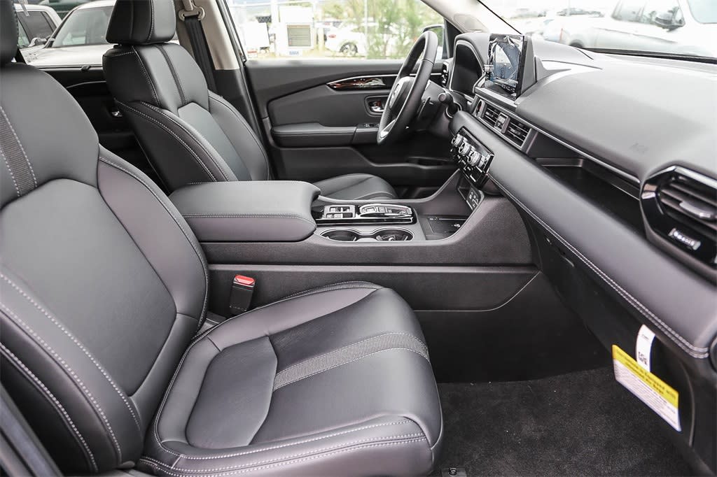 Thumbnail: 2025 Honda Pilot - 10