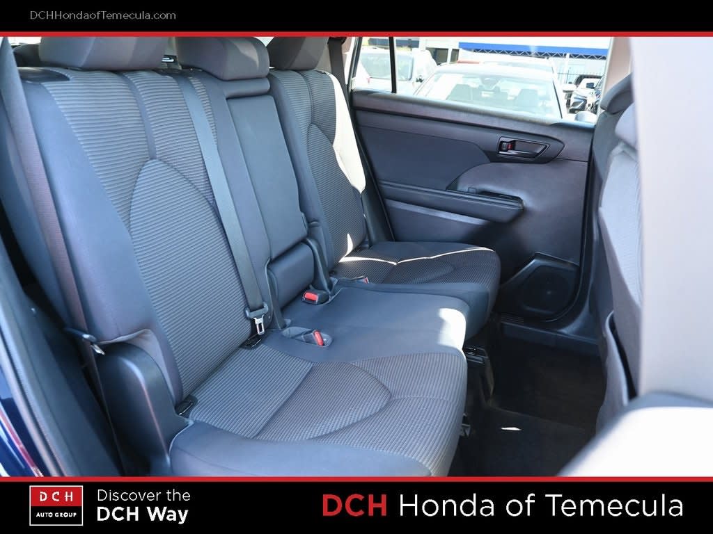 Thumbnail: 2021 Toyota Highlander - 25