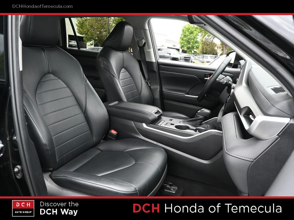 Thumbnail: 2021 Toyota Highlander - 10
