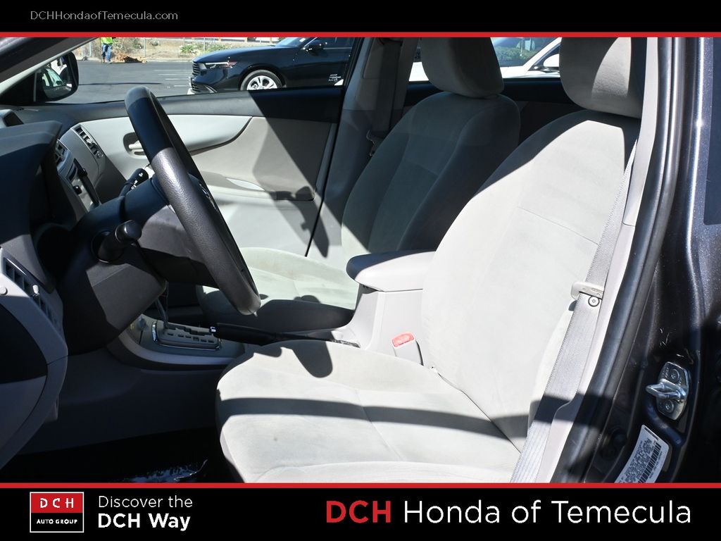 Thumbnail: 2013 Toyota Corolla - 9