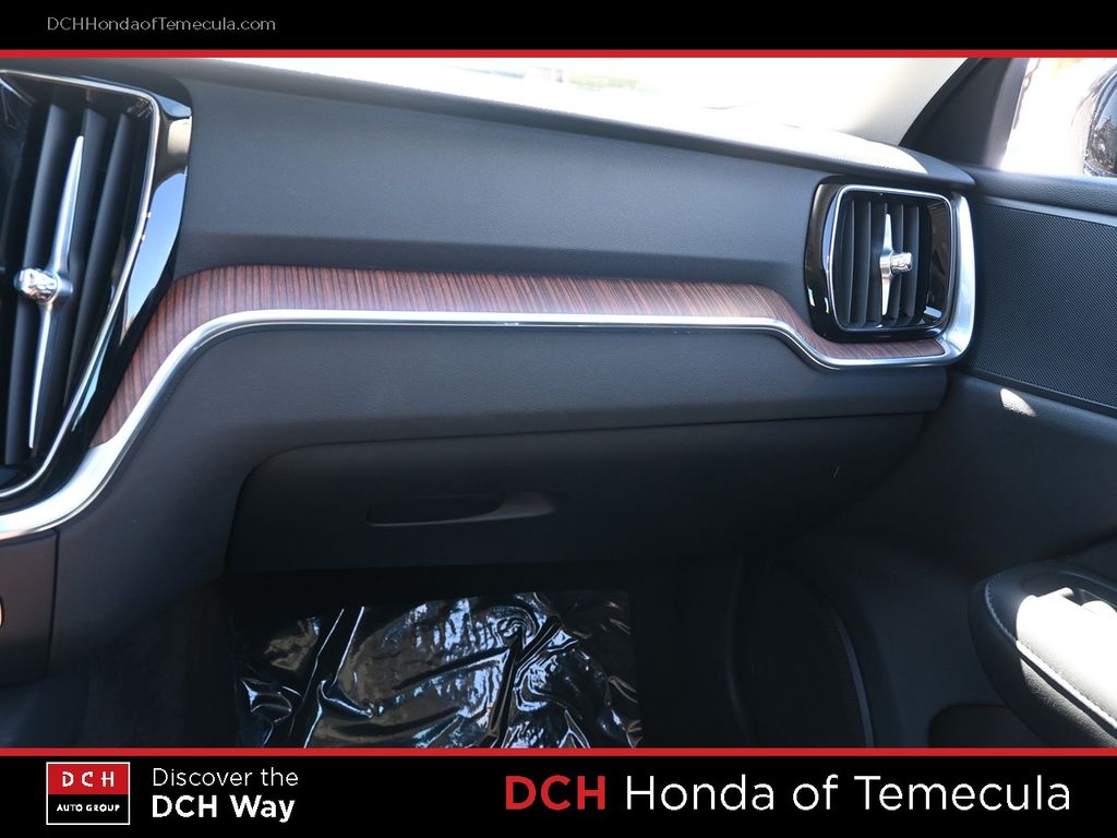 Thumbnail: 2024 Volvo S60 - 21