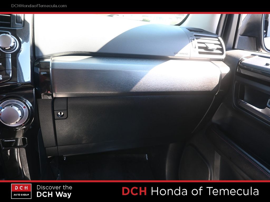 Thumbnail: 2015 Toyota 4Runner - 9