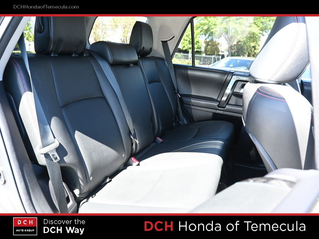 Thumbnail: 2015 Toyota 4Runner - 24