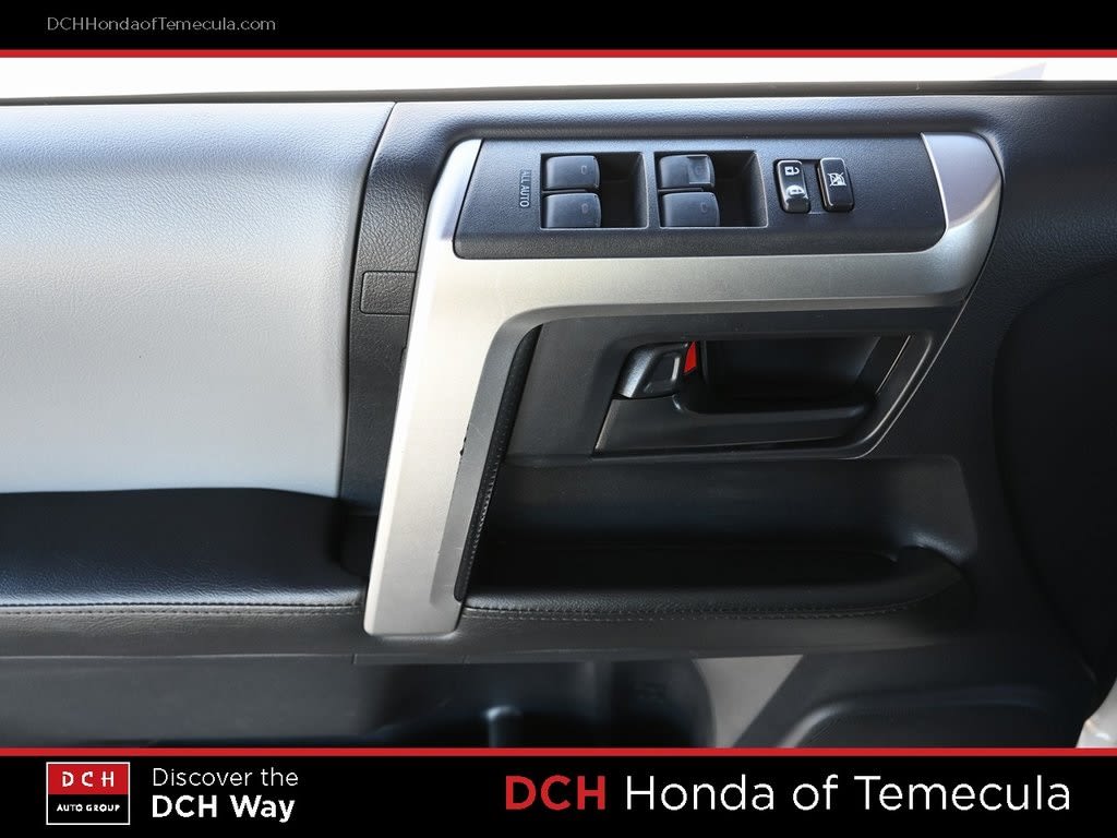 Thumbnail: 2010 Toyota 4Runner - 21