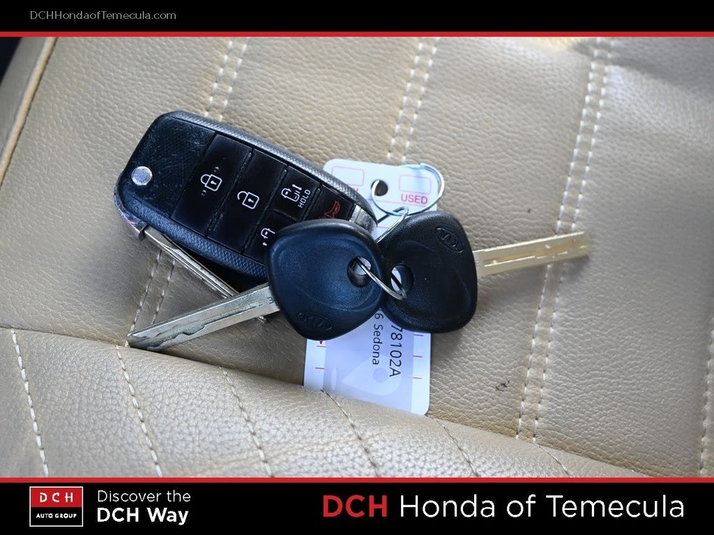 Thumbnail: 2016 Kia Sedona - 8