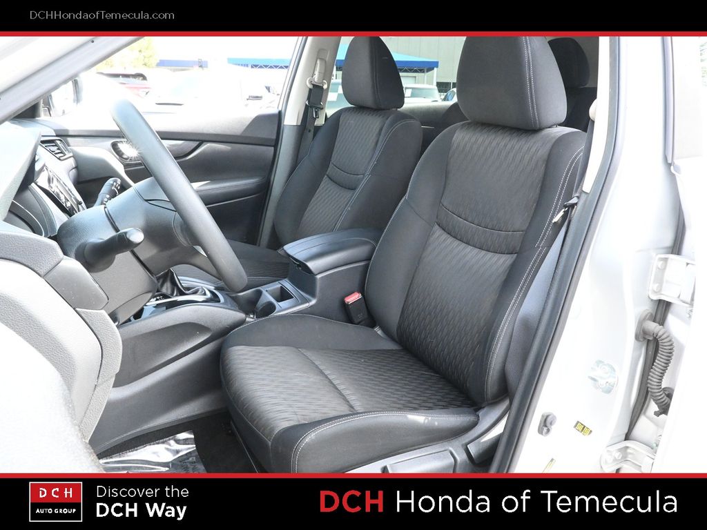 Thumbnail: 2017 Nissan Rogue - 9