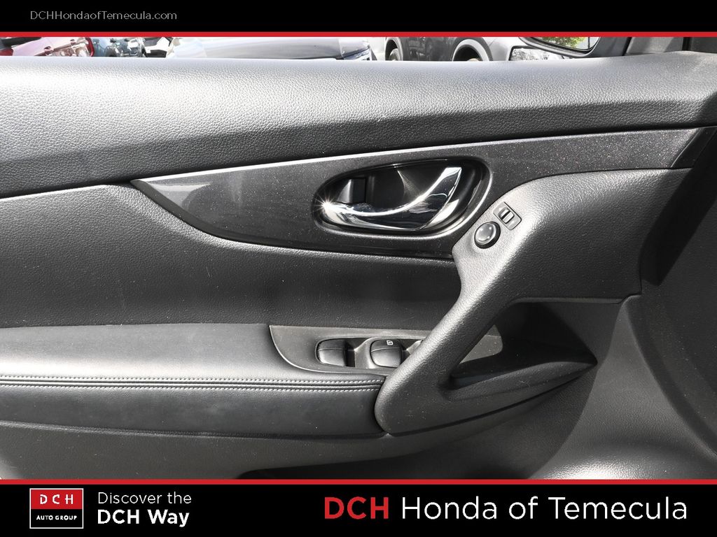 Thumbnail: 2017 Nissan Rogue - 22