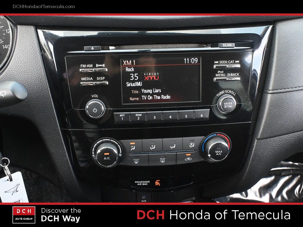 Thumbnail: 2017 Nissan Rogue - 12