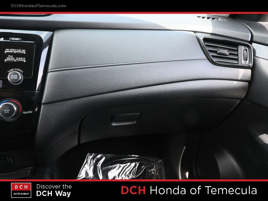 Thumbnail: 2017 Nissan Rogue - 21