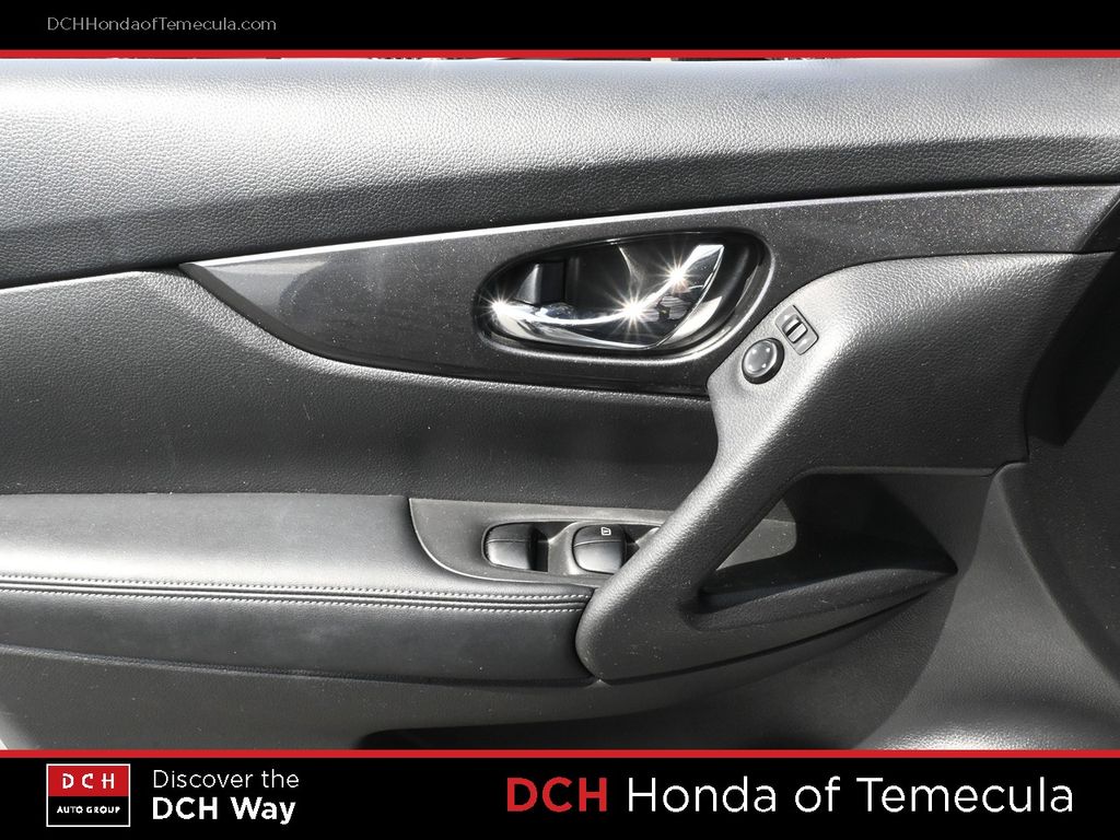 Thumbnail: 2017 Nissan Rogue - 23