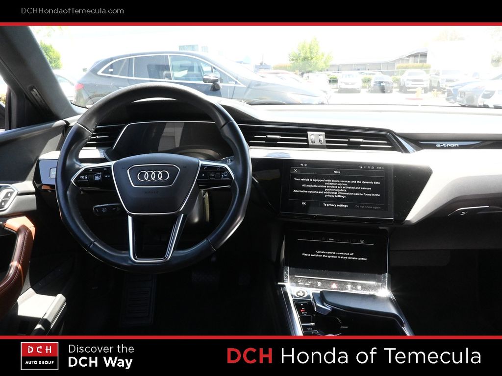 Thumbnail: 2022 Audi e-tron - 2