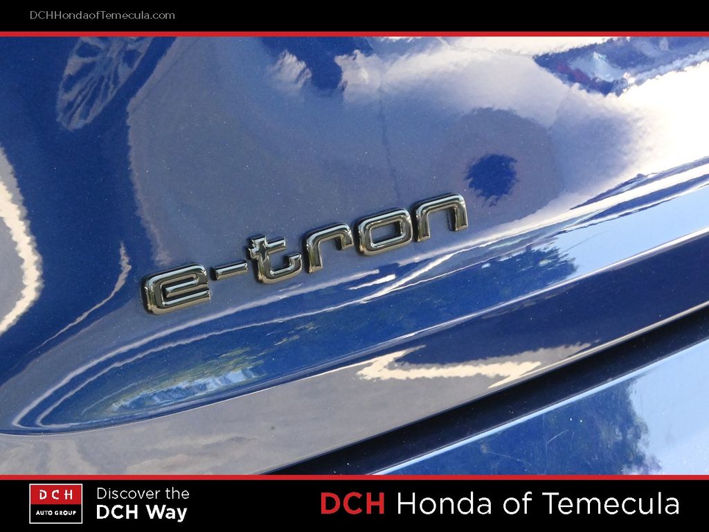 Thumbnail: 2022 Audi e-tron - 6