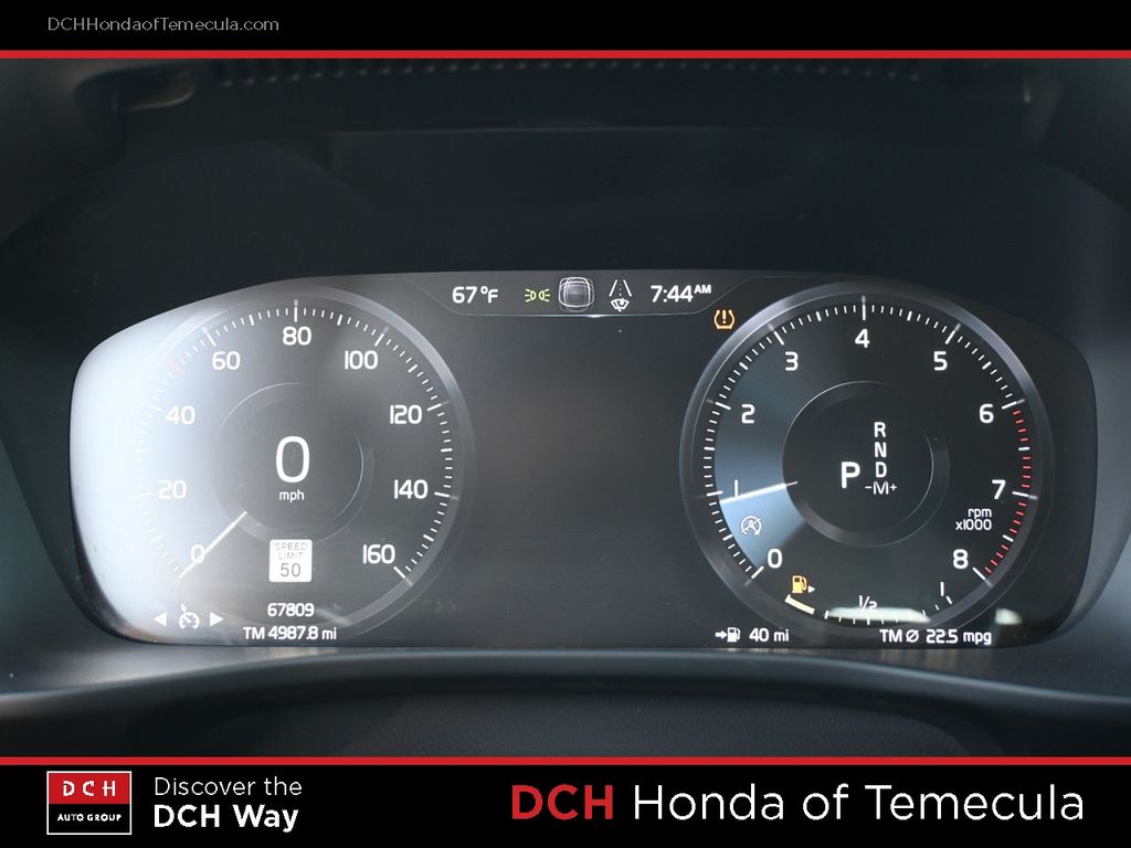 Thumbnail: 2021 Volvo XC40 - 5