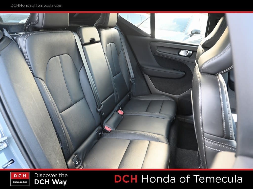 Thumbnail: 2021 Volvo XC40 - 24